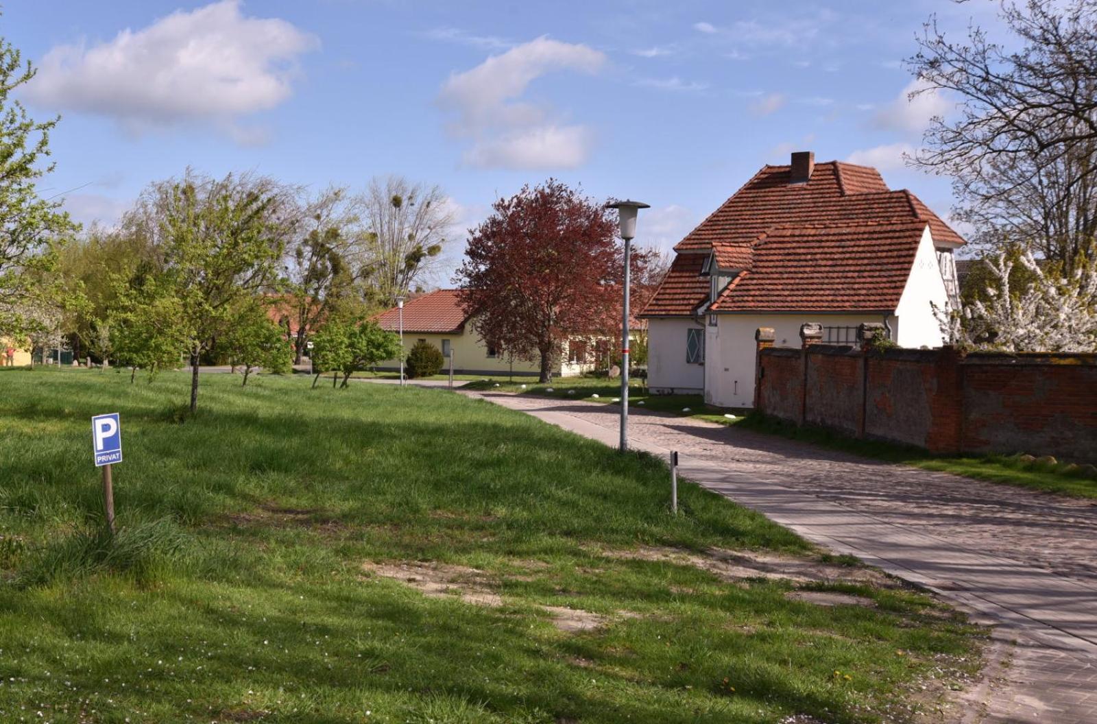 Forsthaus Lelkendorf / Ferienwohnung Bagian luar foto